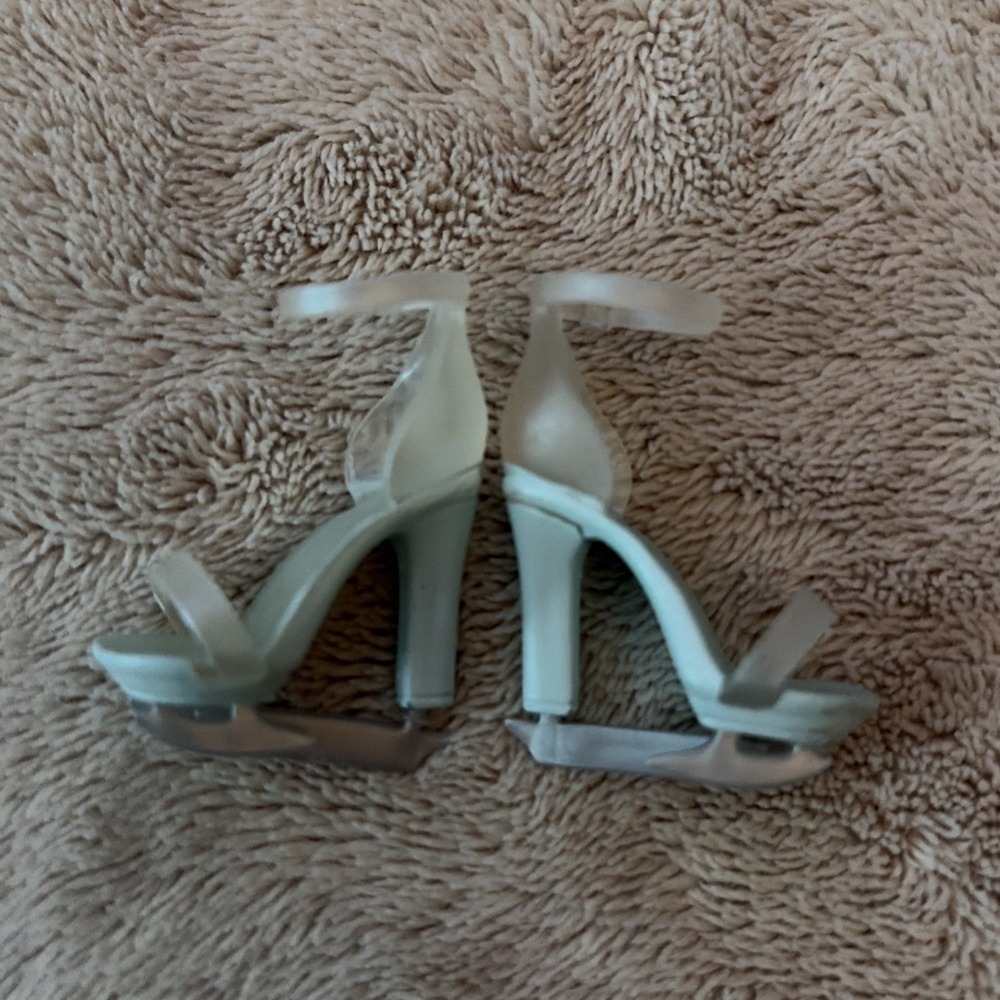 Rainbow High Skyler Bradshaw‎ Winter Break Replacement Shoes Heels Ice Skates